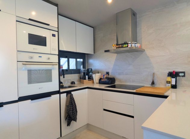 Resale - Apartment / Flat * - El Raso *