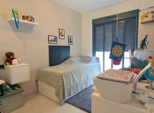 Resale - Apartment / Flat * - El Raso *