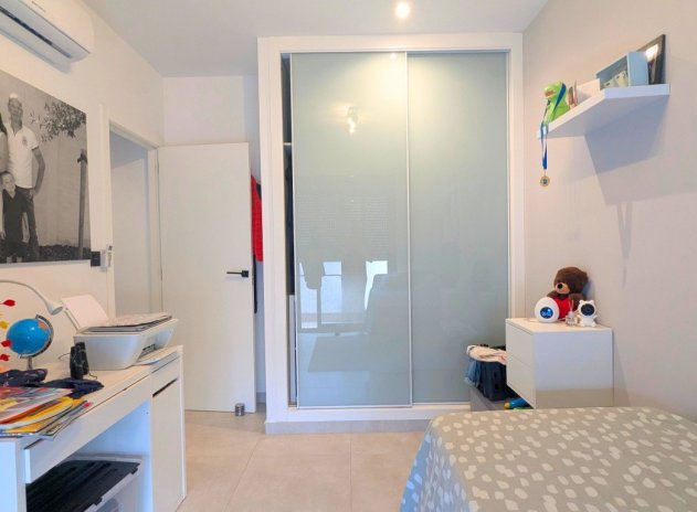 Resale - Apartment / Flat * - El Raso *