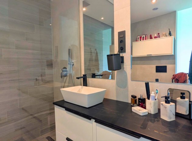 Resale - Apartment / Flat * - El Raso *
