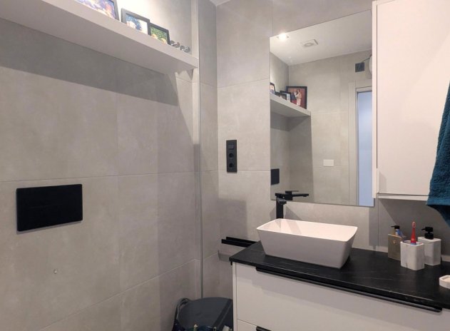 Resale - Apartment / Flat * - El Raso *