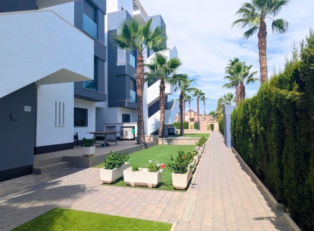 Resale - Apartment / Flat * - El Raso *