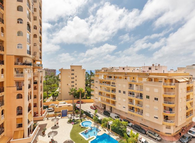 Resale - Apartment / Flat * - Torrevieja * - Playa de los Locos *