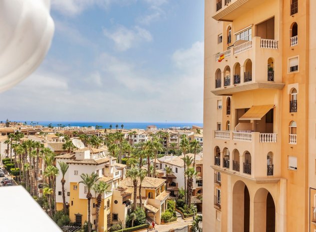 Resale - Apartment / Flat * - Torrevieja * - Playa de los Locos *