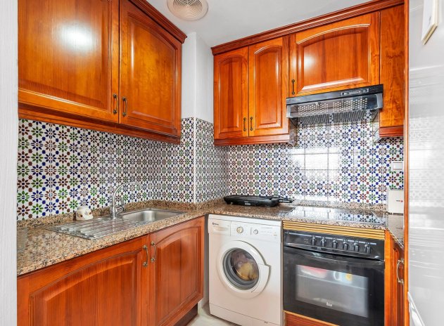 Resale - Apartment / Flat * - Torrevieja * - Playa de los Locos *