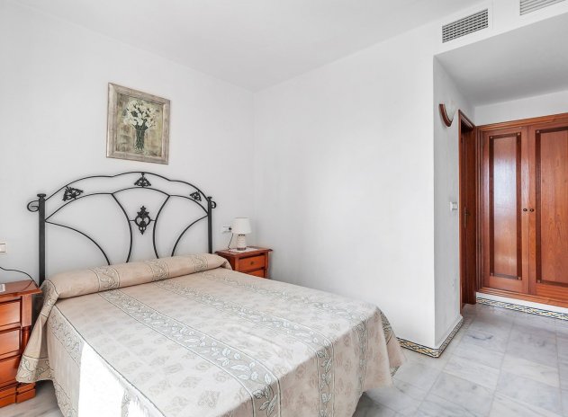 Resale - Apartment / Flat * - Torrevieja * - Playa de los Locos *