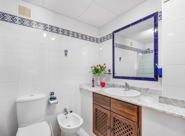 Resale - Apartment / Flat * - Torrevieja * - Playa de los Locos *