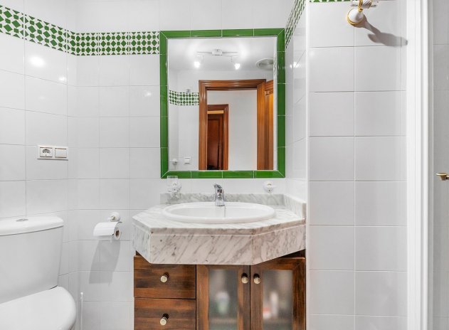 Resale - Apartment / Flat * - Torrevieja * - Playa de los Locos *