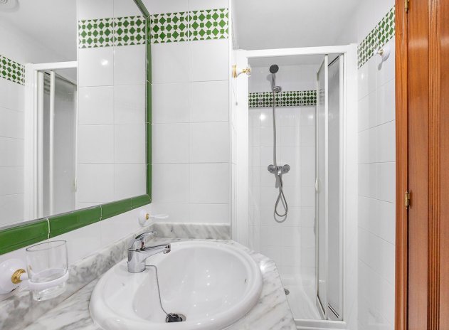 Resale - Apartment / Flat * - Torrevieja * - Playa de los Locos *