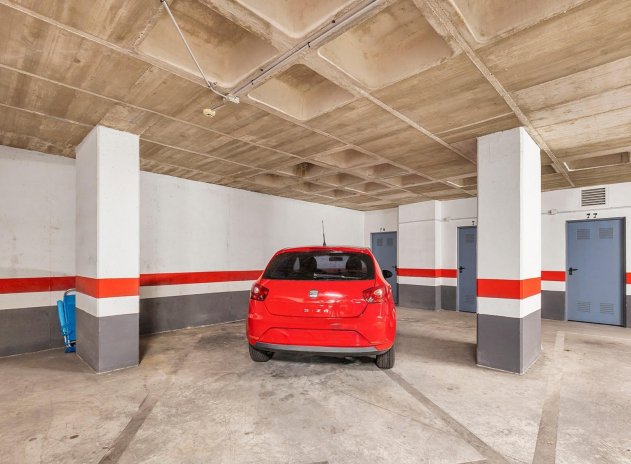 Resale - Apartment / Flat * - Torrevieja * - Playa de los Locos *