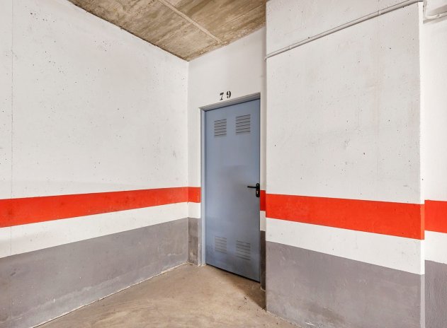 Resale - Apartment / Flat * - Torrevieja * - Playa de los Locos *