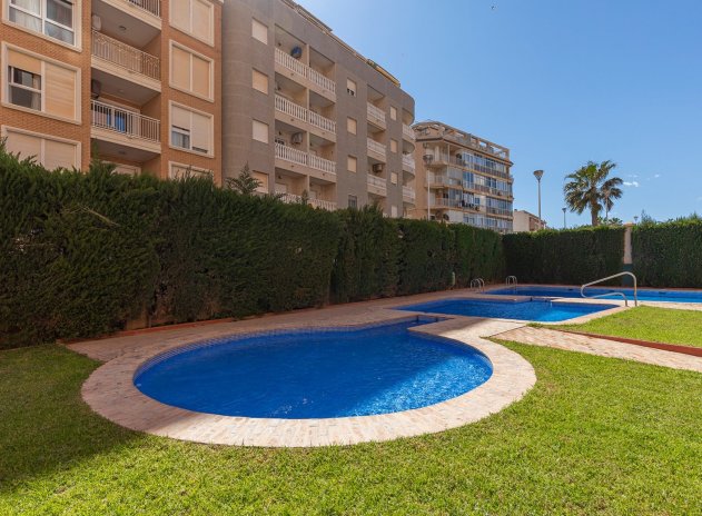 Resale - Apartment / Flat * - Torrevieja * - Playa de los Locos *
