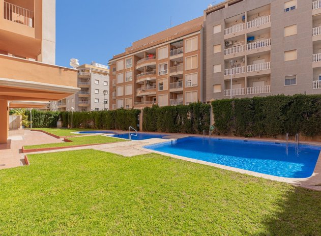 Resale - Apartment / Flat * - Torrevieja * - Playa de los Locos *