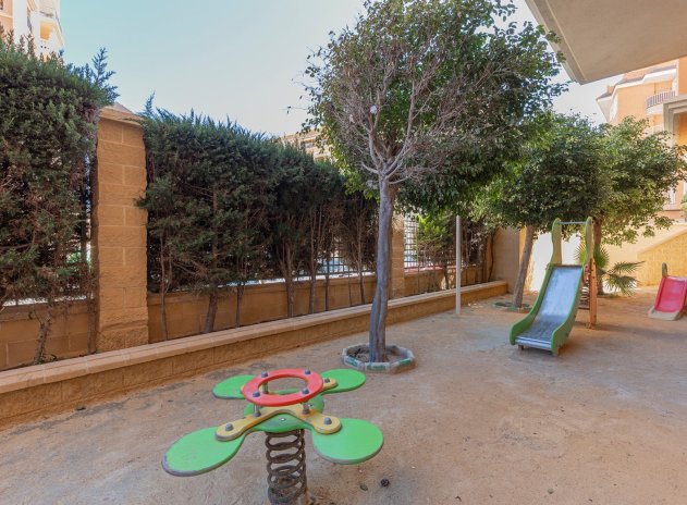 Resale - Apartment / Flat * - Torrevieja * - Playa de los Locos *