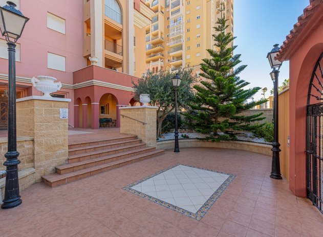 Resale - Apartment / Flat * - Torrevieja * - Playa de los Locos *
