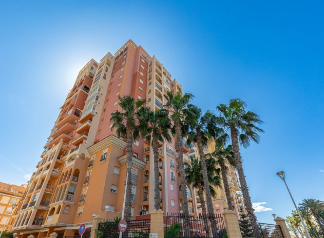 Resale - Apartment / Flat * - Torrevieja * - Playa de los Locos *