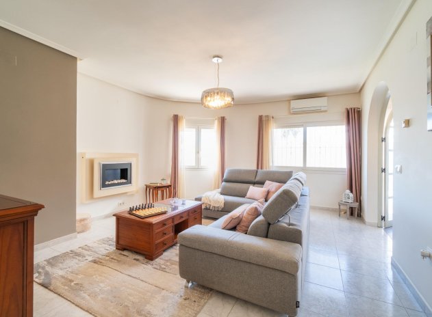Resale - Villa * - Orihuela Costa * - Playa Flamenca *