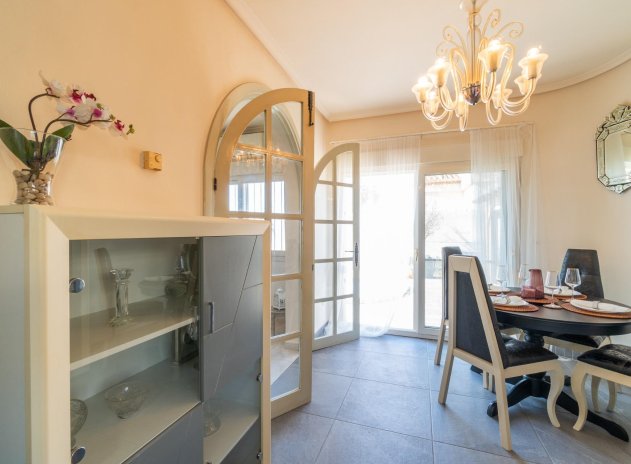 Resale - Villa * - Orihuela Costa * - Playa Flamenca *