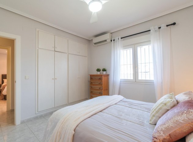 Resale - Villa * - Orihuela Costa * - Playa Flamenca *
