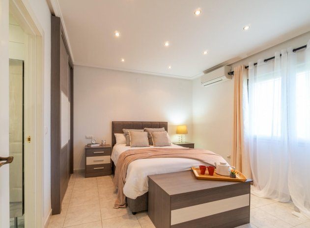 Resale - Villa * - Orihuela Costa * - Playa Flamenca *