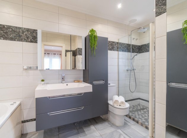 Resale - Villa * - Orihuela Costa * - Playa Flamenca *