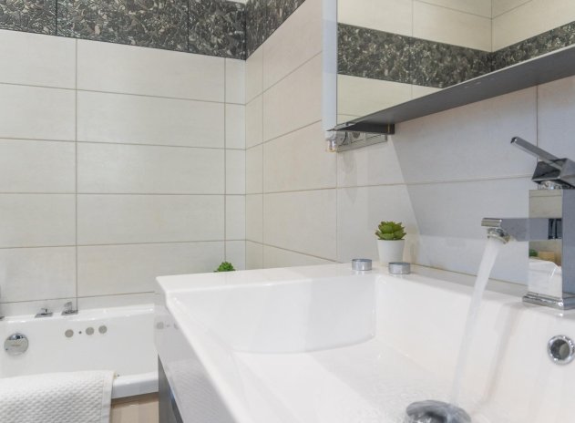 Resale - Villa * - Orihuela Costa * - Playa Flamenca *