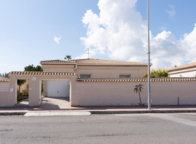 Resale - Villa * - Orihuela Costa * - Playa Flamenca *