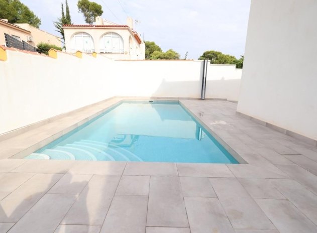 Herverkoop - Villa - Torrevieja - Los Balcones