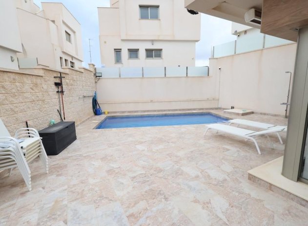 Herverkoop - Villa - Orihuela Costa - Villamartín
