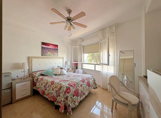 Resale - Apartment / Duplex - Torrevieja * - Playa de los Naufragos