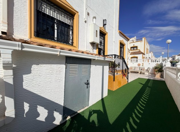 Resale - Townhouse * - Orihuela * - Entre Naranjos *