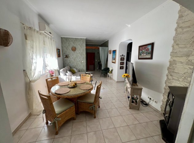 Resale - Villa * - Benferri *