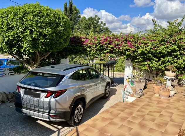 Resale - Villa * - Benferri *