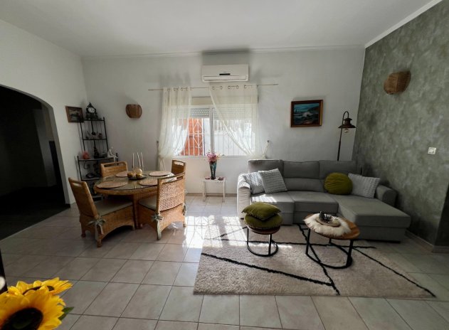 Resale - Villa * - Benferri *
