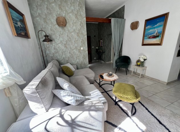 Resale - Villa * - Benferri *