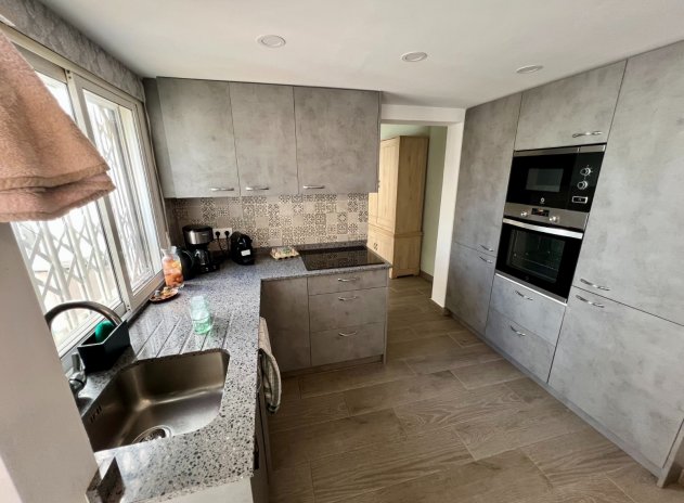 Resale - Villa * - Benferri *