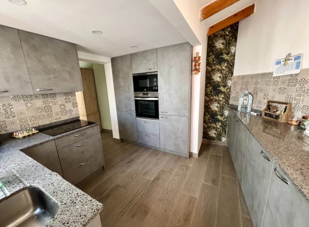 Resale - Villa * - Benferri *