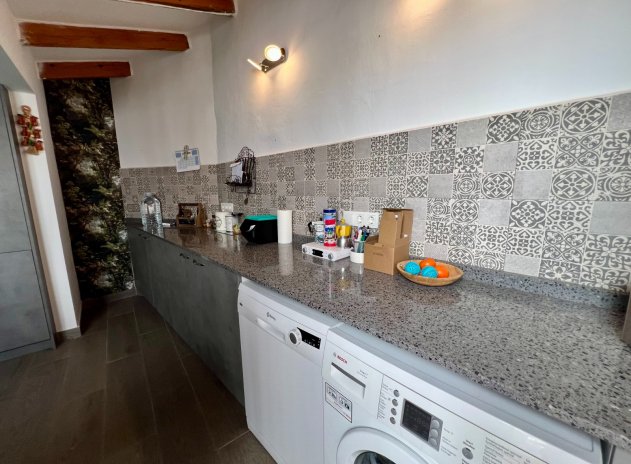 Resale - Villa * - Benferri *