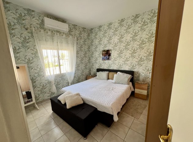 Resale - Villa * - Benferri *