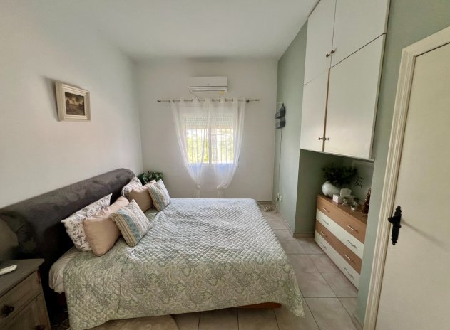 Resale - Villa * - Benferri *