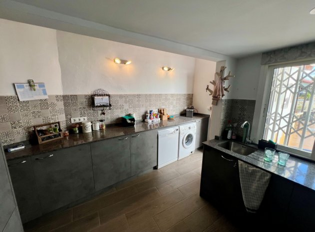 Resale - Villa * - Benferri *