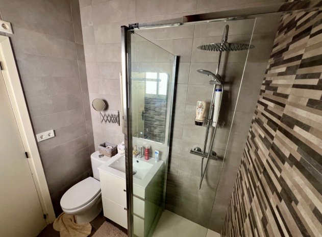 Resale - Villa * - Benferri *