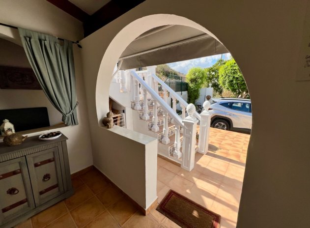 Resale - Villa * - Benferri *