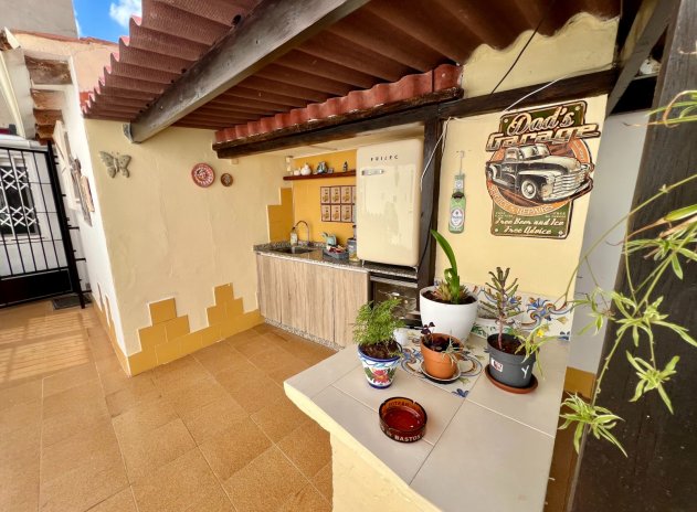 Resale - Villa * - Benferri *
