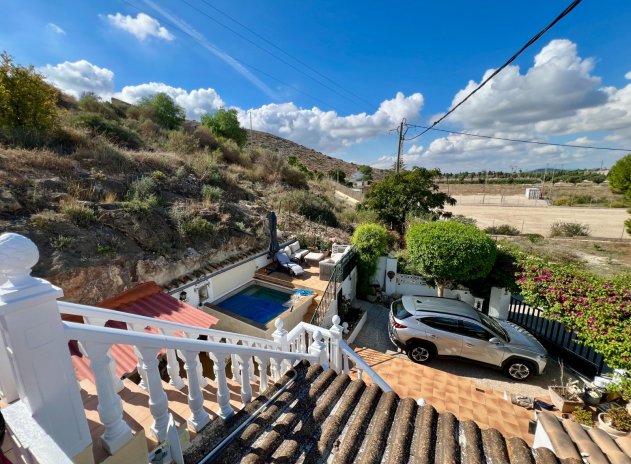 Resale - Villa * - Benferri *