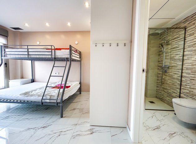 Reventa - Villa - Villamartin - Villamartín