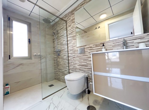 Reventa - Villa - Villamartin - Villamartín