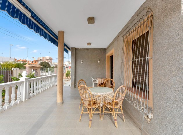 Herverkoop - Villa - Torrevieja - Nueva Torrevieja