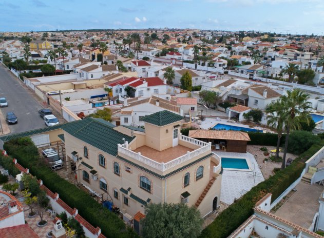 Resale - Villa - Torrevieja - El Chaparral