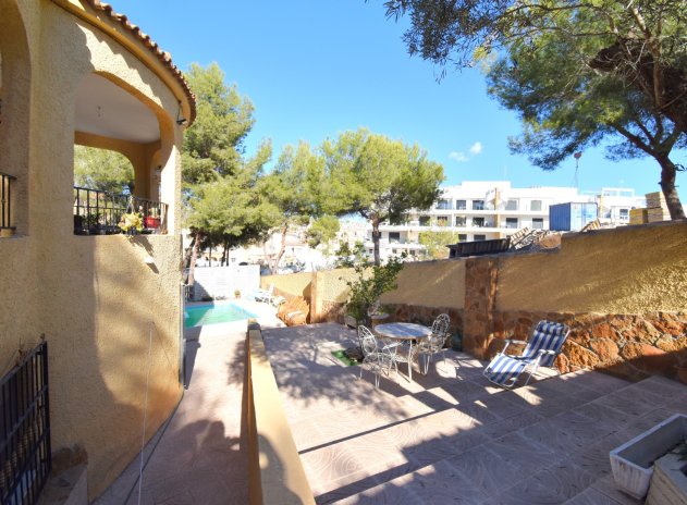 Resale - Villa - Orihuela Costa - Villamartín